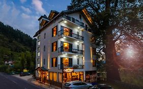 Eden Oaks Manali 3*
