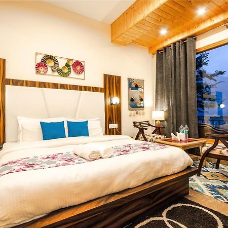 Eden Oaks Hotel Manali  Exterior photo