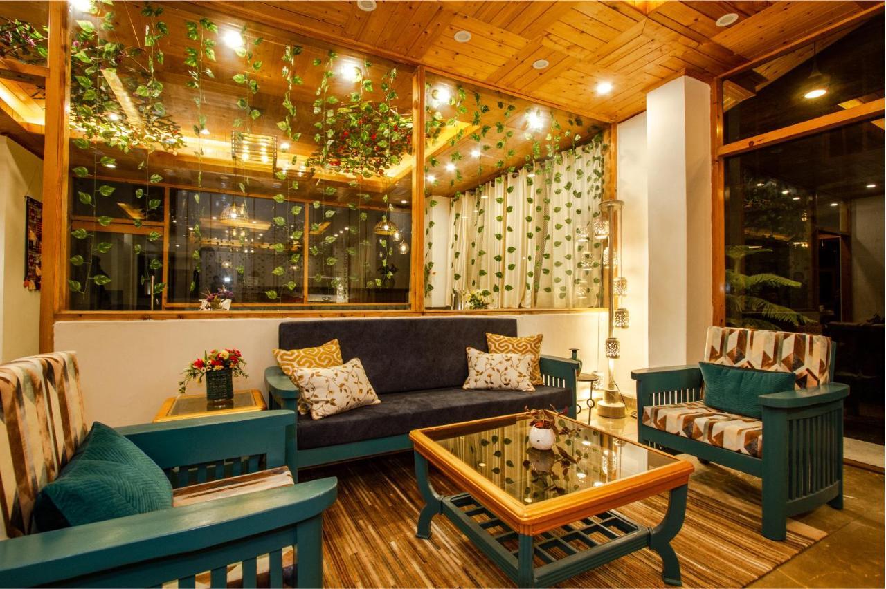 Eden Oaks Hotel Manali  Exterior photo