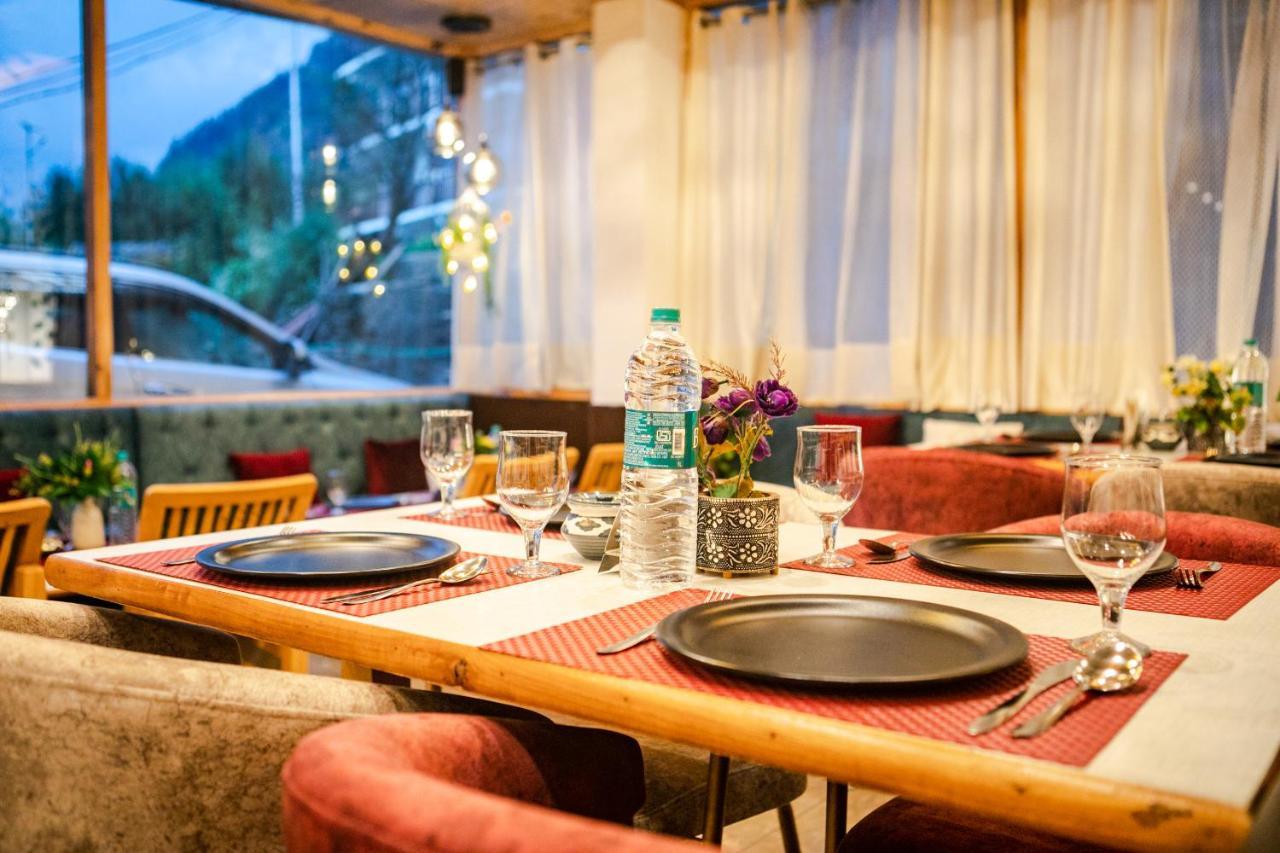 Eden Oaks Hotel Manali  Exterior photo