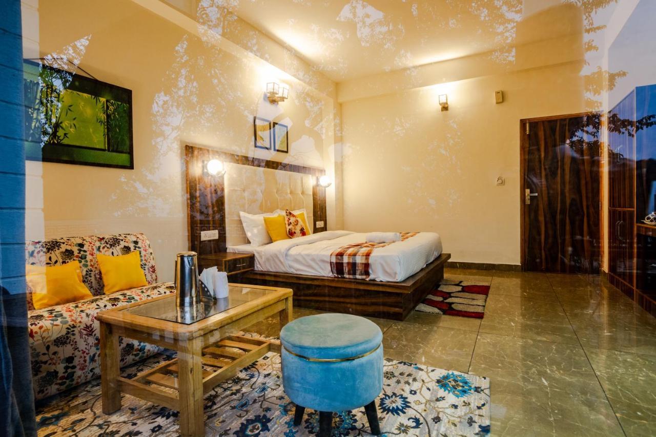 Eden Oaks Hotel Manali  Exterior photo